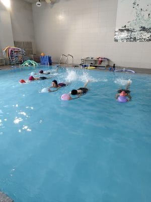 Aipap: Ejercicio durante elen piscina. preparación al parto